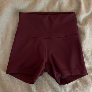 NWOT Lululemon Wunder Train 4” Short size 4 Cassis